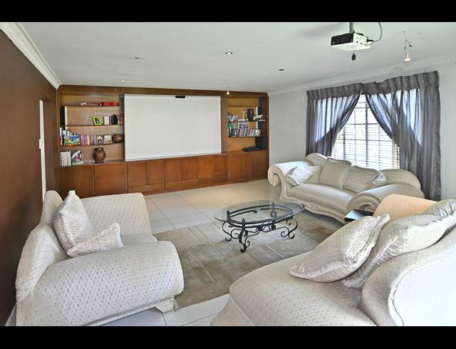 6 BEDROOM HOUSE FOR SALE IN PRESIDENT PARK